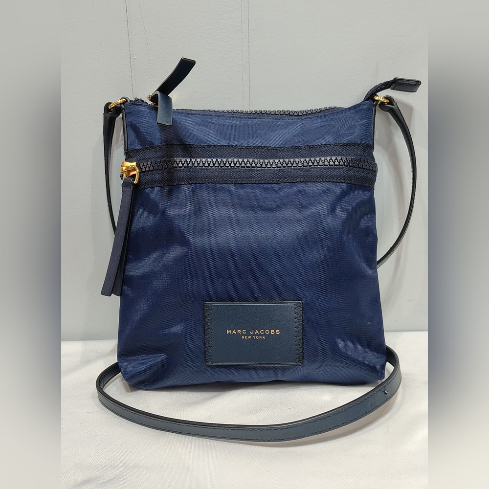 Marc Jacobs Navy Nylon Crossbody Bag Minimalist Lightweight Travel - Picture 15 of 15